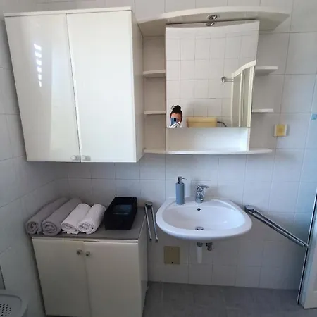 Cornelia Apartment