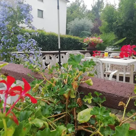 Cornelia Apartment *