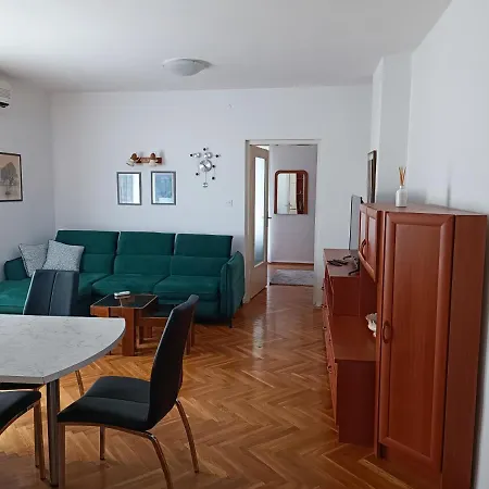 Cornelia Apartman